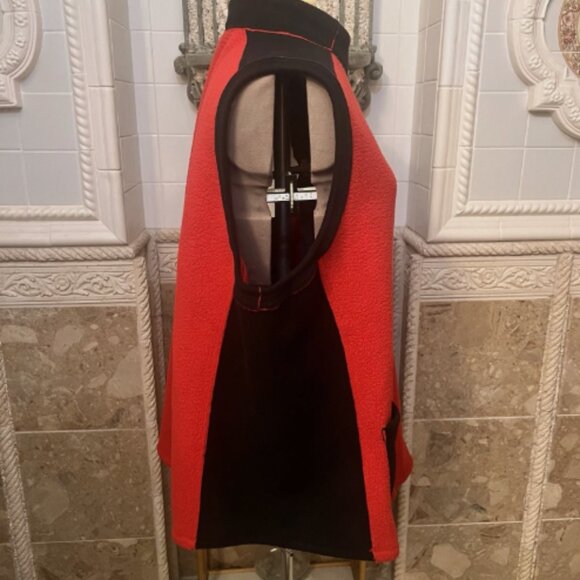 Susan Graver. Size 3X. Red Black Fleece Poly. Vest. Zip. Pockets. DB2 - Picture 4 of 6